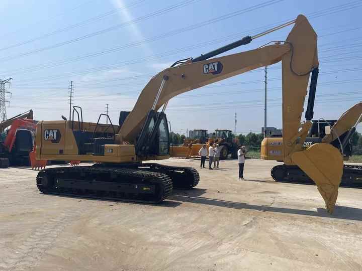 2021 Caterpillar 330GC crawler excavator, side view 2021 Caterpillar 330GC crawler excavator, side view