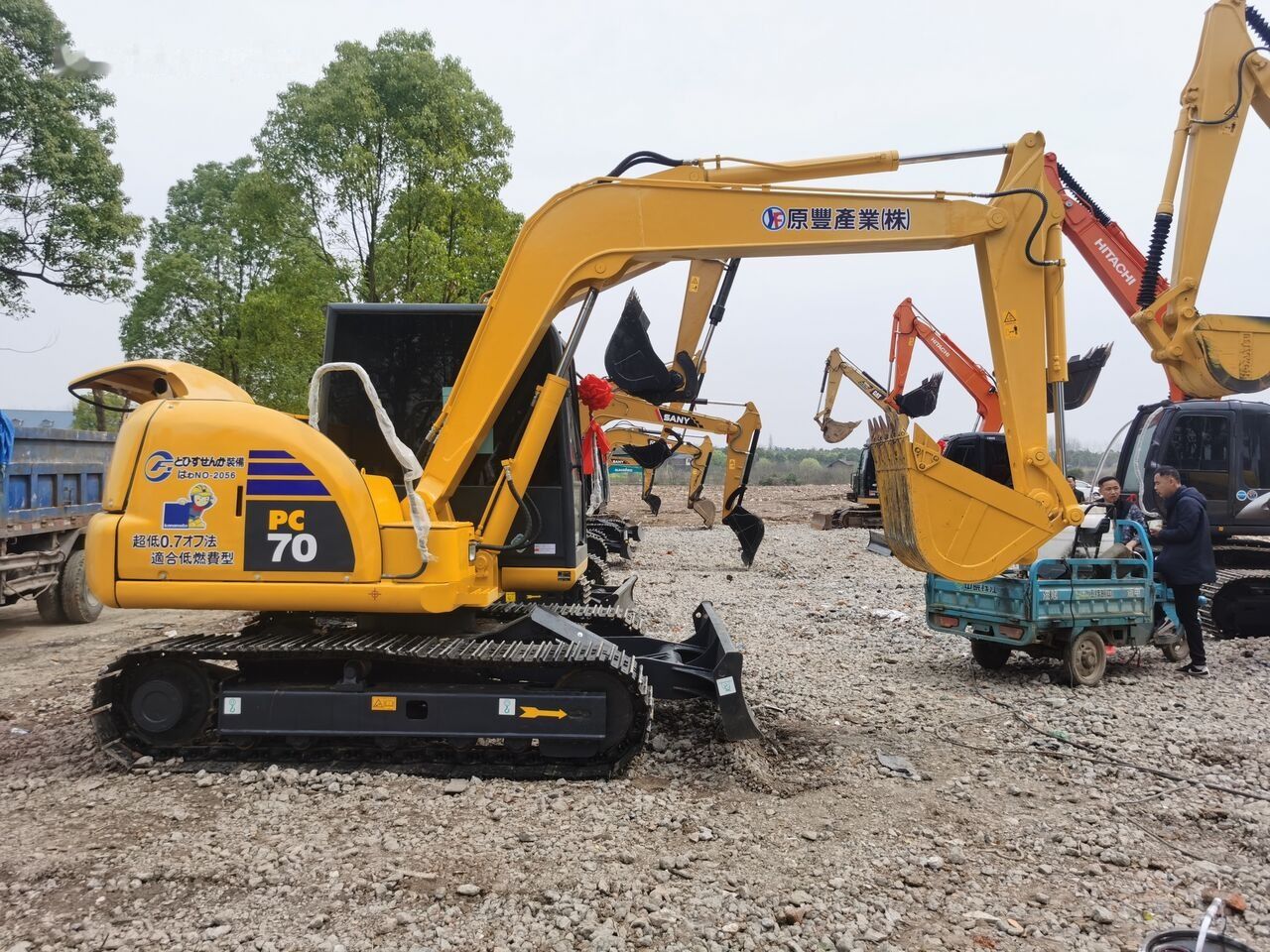 2021 Komatsu PC70-8 mini excavator side view 2021 Komatsu PC70-8 mini excavator side view