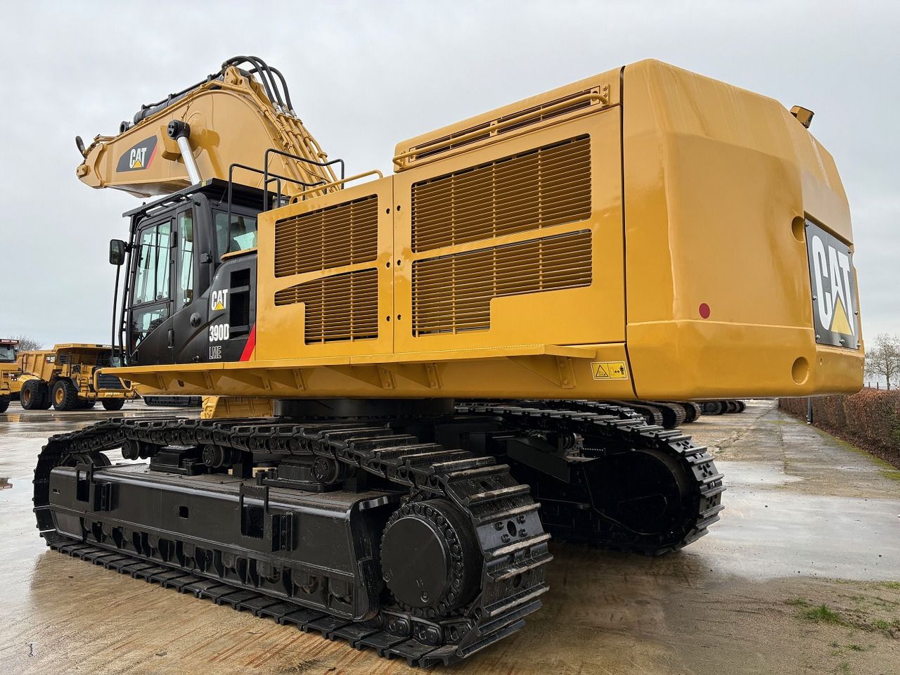 2013 Caterpillar 390D L ME crawler excavator, rear three-quarter view