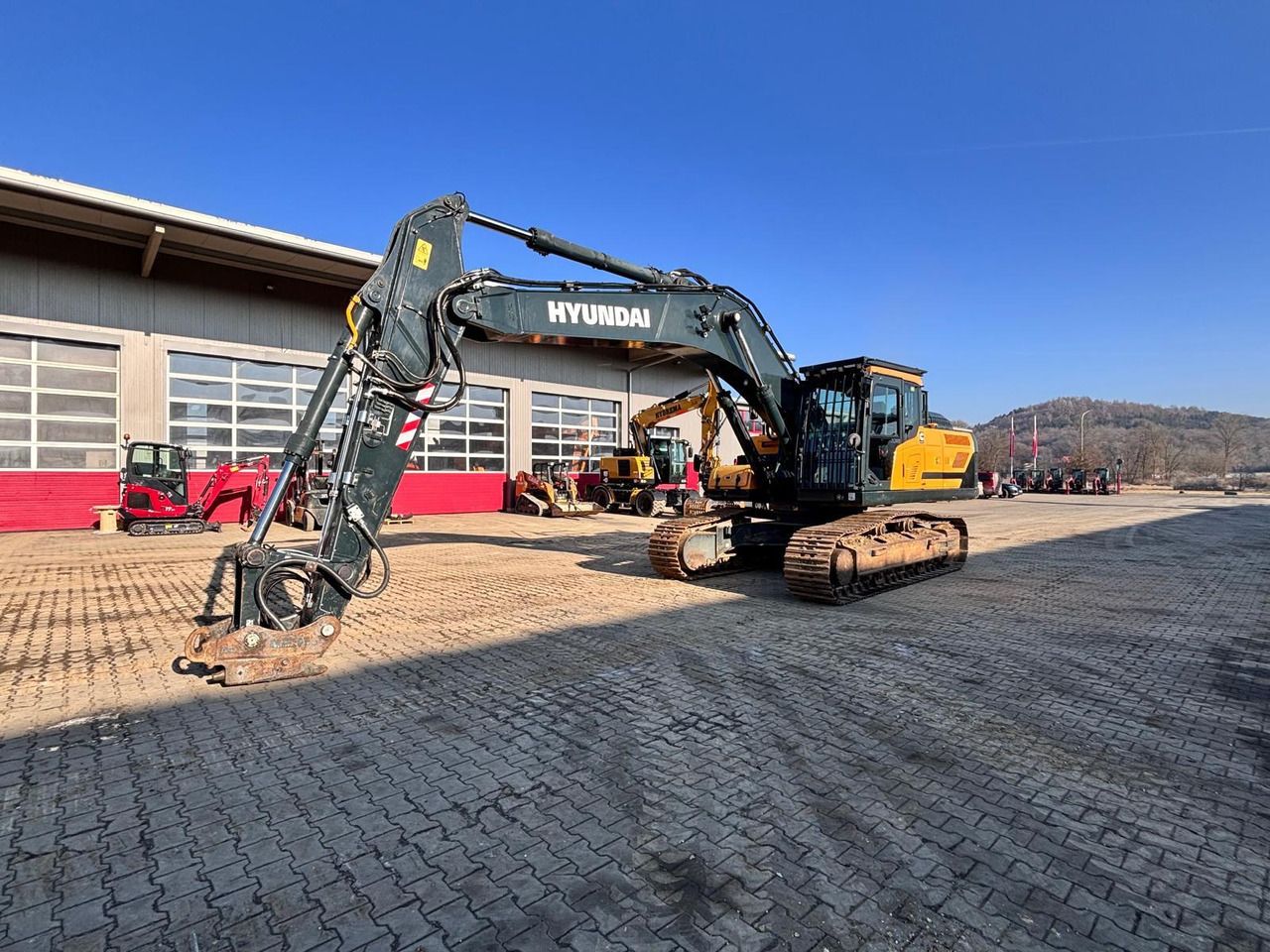 2022 Hyundai HX300ANL crawler excavator, side view 2022 Hyundai HX300ANL crawler excavator, side view