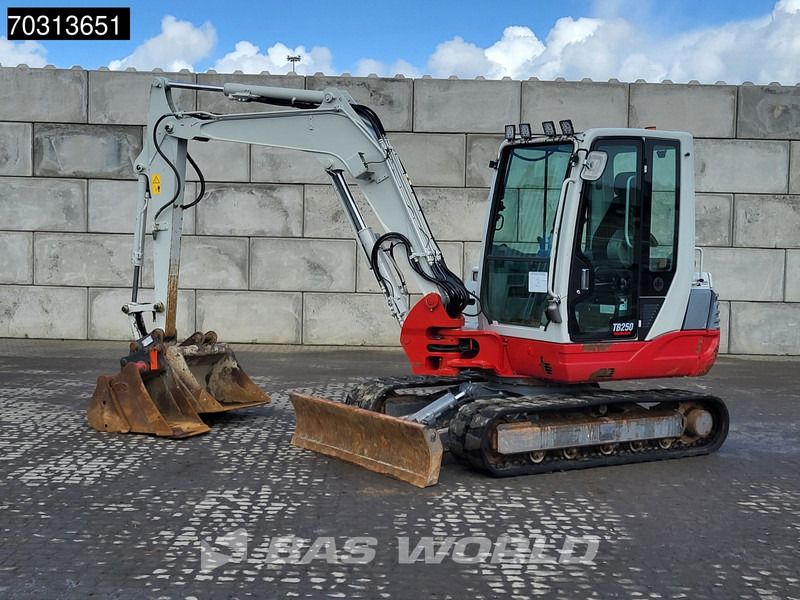 2018 Takeuchi TB250 mini excavator side view 2018 Takeuchi TB250 mini excavator side view