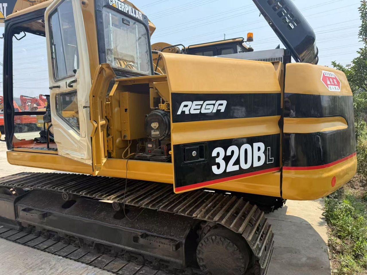 2022 Caterpillar 320B crawler excavator, side view of engine compartment 2022 Caterpillar 320B crawler excavator, side view of engine compartment