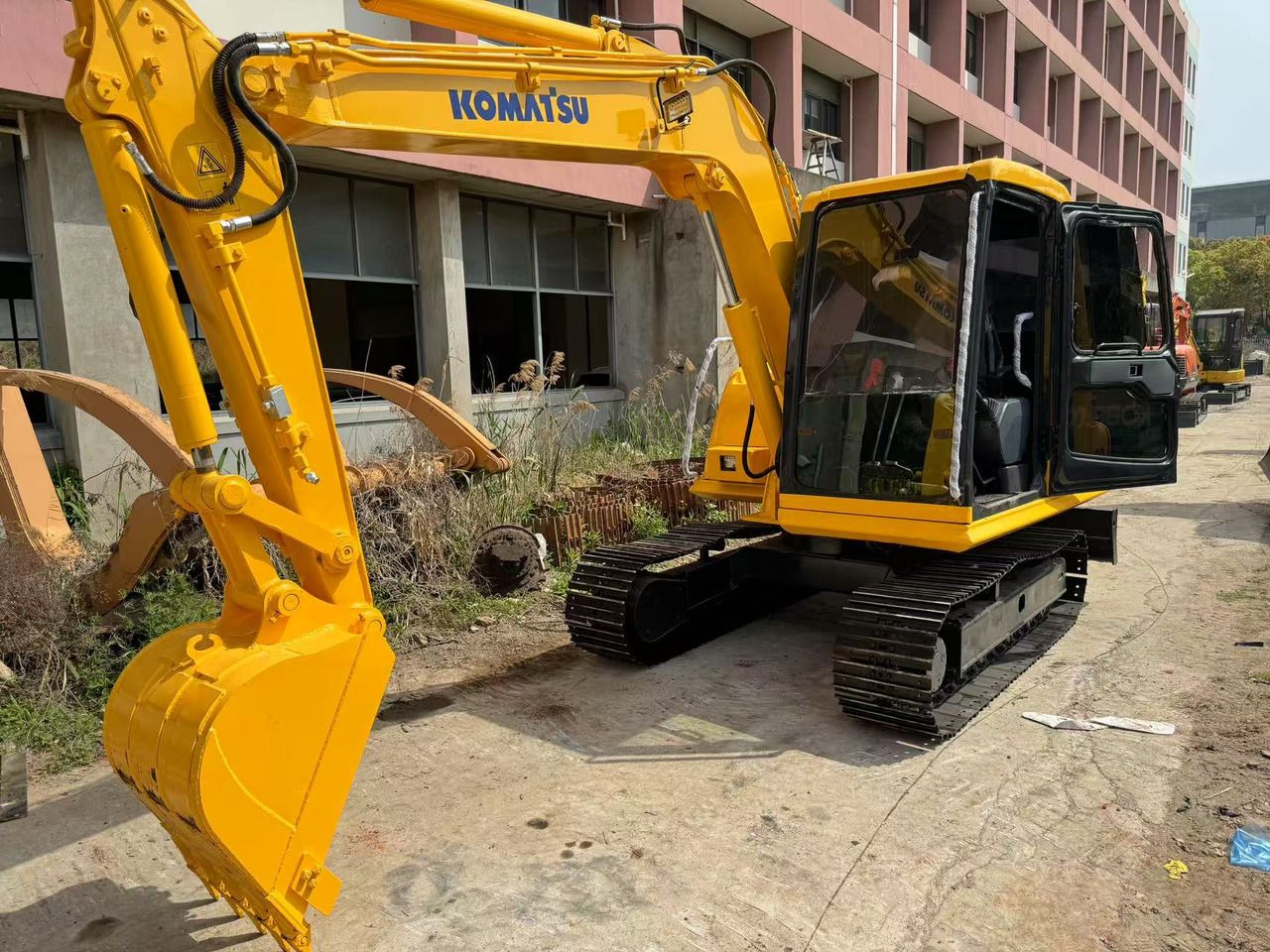 2018 Komatsu PC60-7 mini excavator, front three-quarter view 2018 Komatsu PC60-7 mini excavator, front three-quarter view