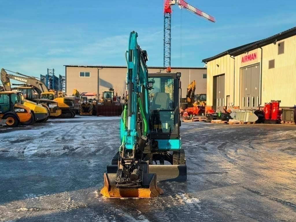 2020 Airman AX38-6 mini excavator, front view 2020 Airman AX38-6 mini excavator, front view