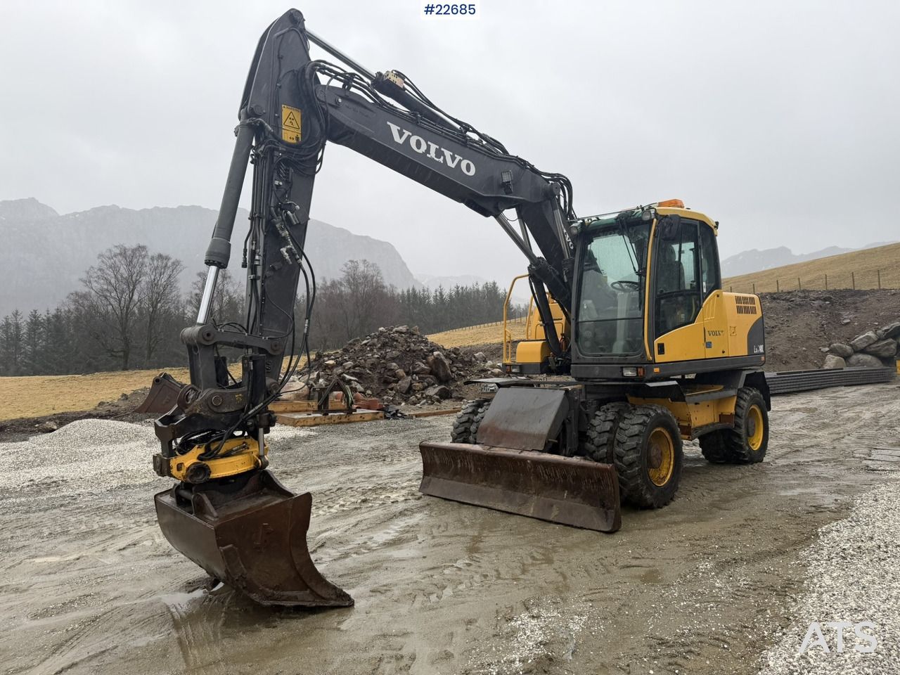 2007 Volvo EW140C wheel excavator, front three-quarter view 2007 Volvo EW140C wheel excavator, front three-quarter view