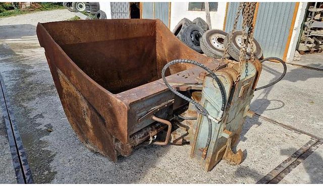 Volvo S3 190 cm ditch cleaning bucket, angled view Volvo S3 190 cm ditch cleaning bucket, angled view