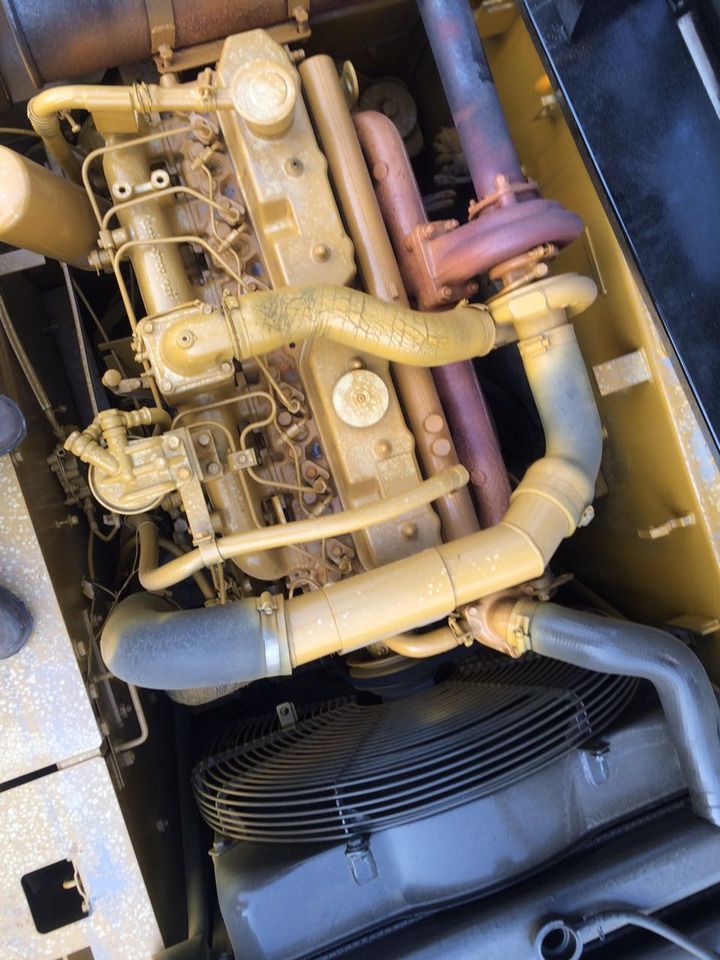 2008 Caterpillar 320B crawler excavator engine bay view 2008 Caterpillar 320B crawler excavator engine bay view