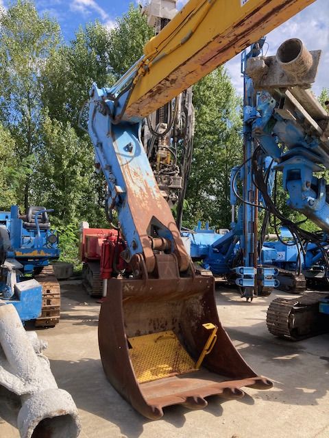 1993 Atlas 1804 LC crawler excavator boom and bucket detail 1993 Atlas 1804 LC crawler excavator boom and bucket detail