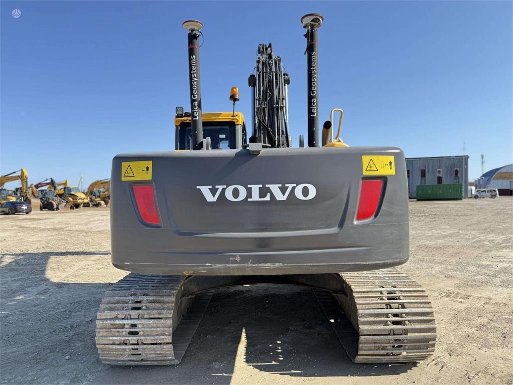 2011 Volvo EC210CL crawler excavator, rear view 2011 Volvo EC210CL crawler excavator, rear view