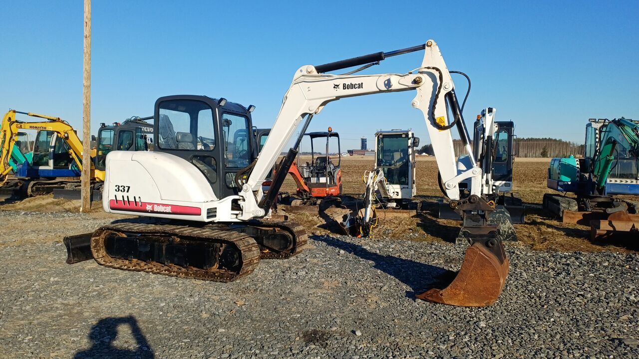 2004 Bobcat 337G mini excavator, side view 2004 Bobcat 337G mini excavator, side view