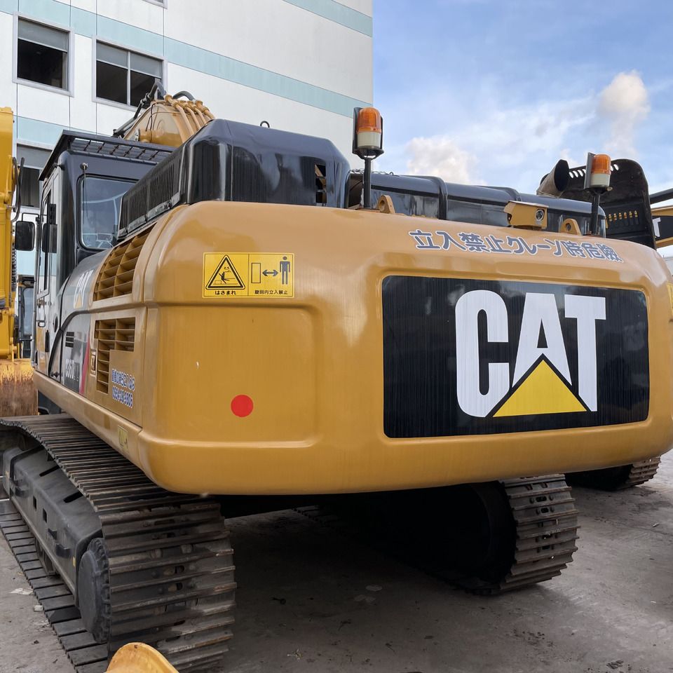 2023 Caterpillar 336D2 crawler excavator rear view 2023 Caterpillar 336D2 crawler excavator rear view