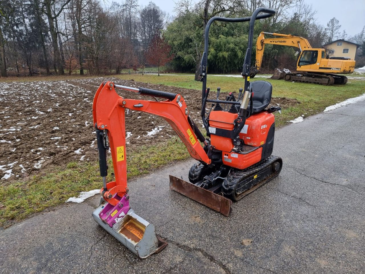 2019 Kubota U10-3 mini excavator, front three-quarter view 2019 Kubota U10-3 mini excavator, front three-quarter view