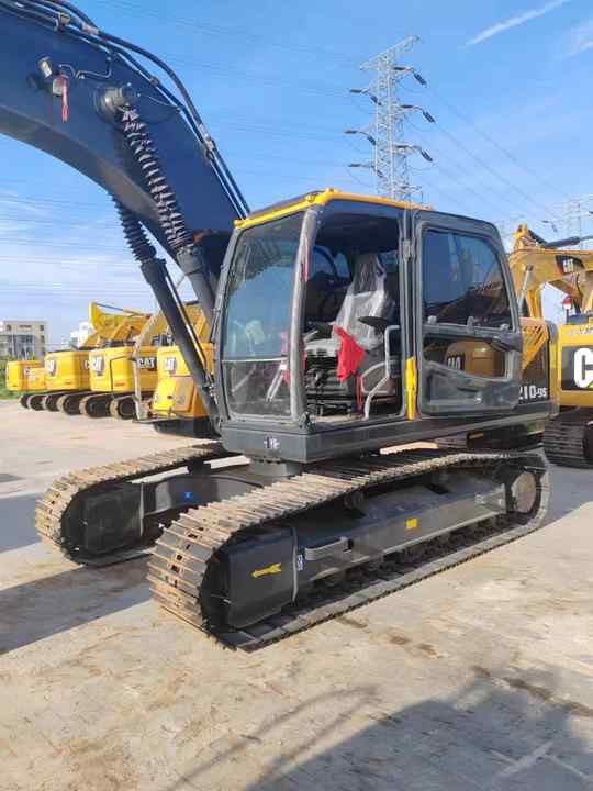 2022 Hyundai 210-9 crawler excavator, side view