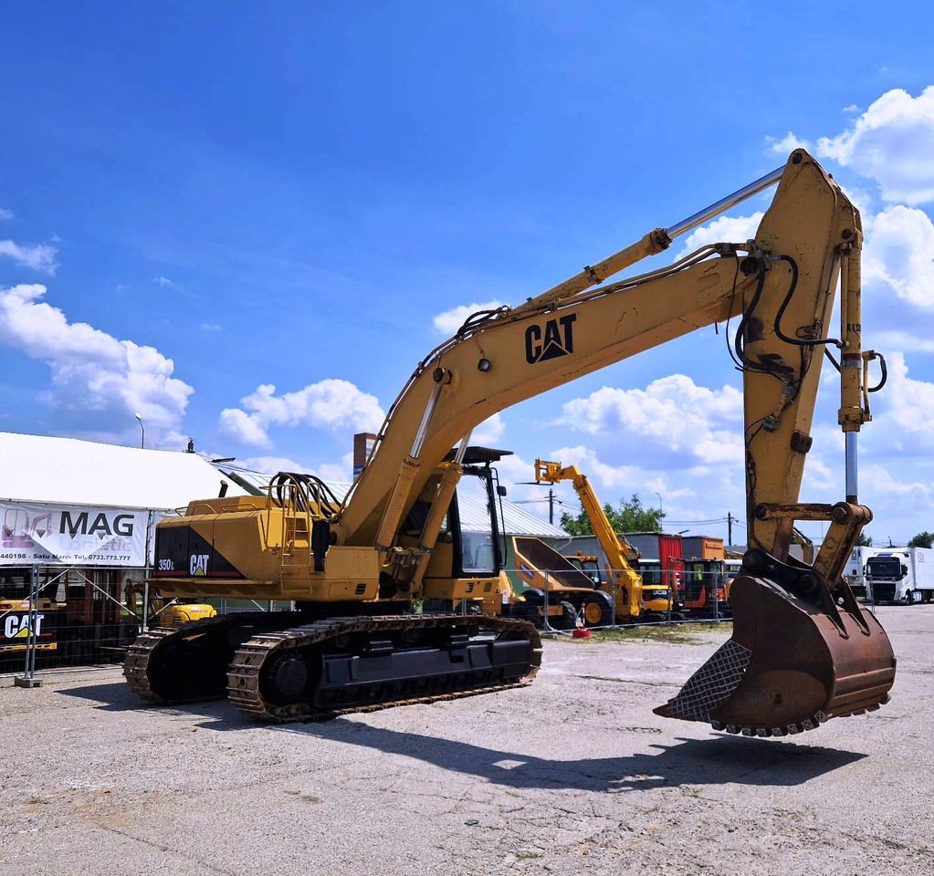 1995 Caterpillar 350L crawler excavator, side view
