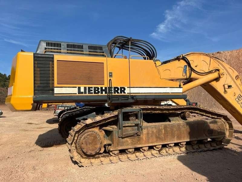 2002 Liebherr R974B LITRONIC crawler excavator side view 2002 Liebherr R974B LITRONIC crawler excavator side view