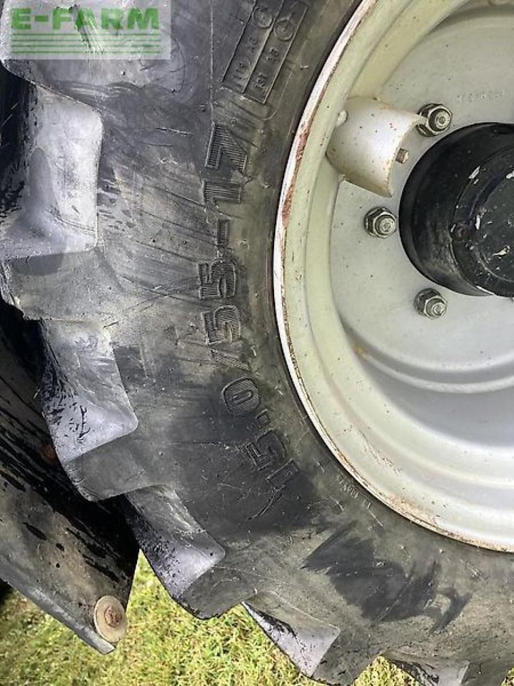 Giant H 2700HD mini excavator tire and wheel detail