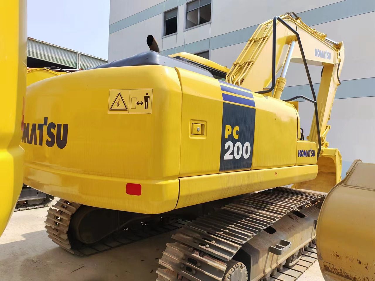 2017 Komatsu PC200-7 crawler excavator rear three-quarter view 2017 Komatsu PC200-7 crawler excavator rear three-quarter view