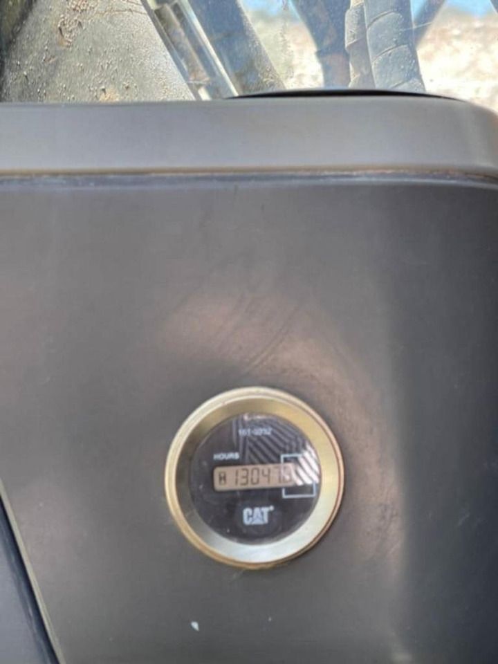 2008 Caterpillar 330DL crawler excavator hour meter view 2008 Caterpillar 330DL crawler excavator hour meter view