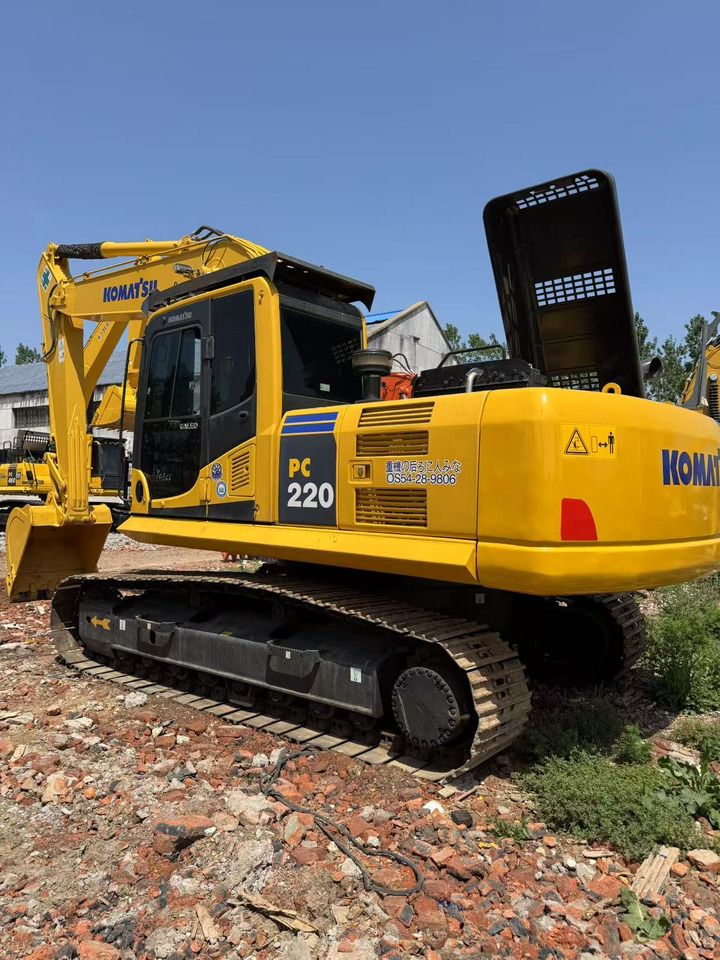 2024 Komatsu PC220 crawler excavator, rear three-quarter view 2024 Komatsu PC220 crawler excavator, rear three-quarter view