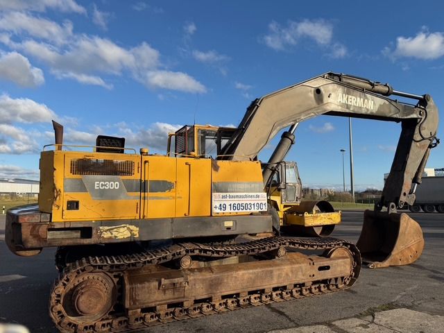 Åkerman EC300 crawler excavator, side view Åkerman EC300 crawler excavator, side view