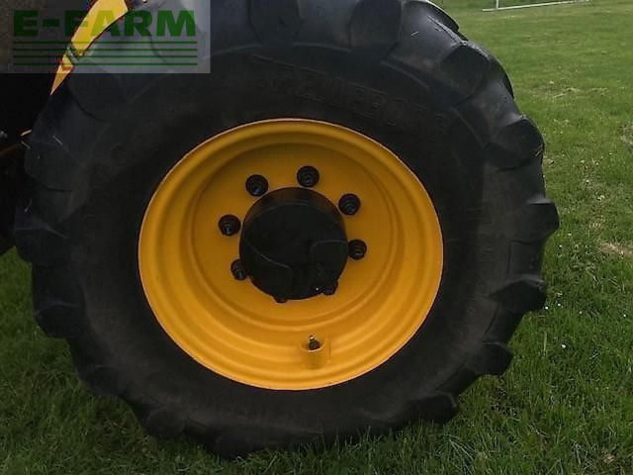 2019 JCB 409 wheel detail