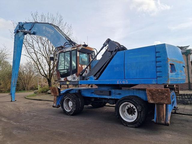 2009 Terex Fuchs MHL360 material handler, side view 2009 Terex Fuchs MHL360 material handler, side view