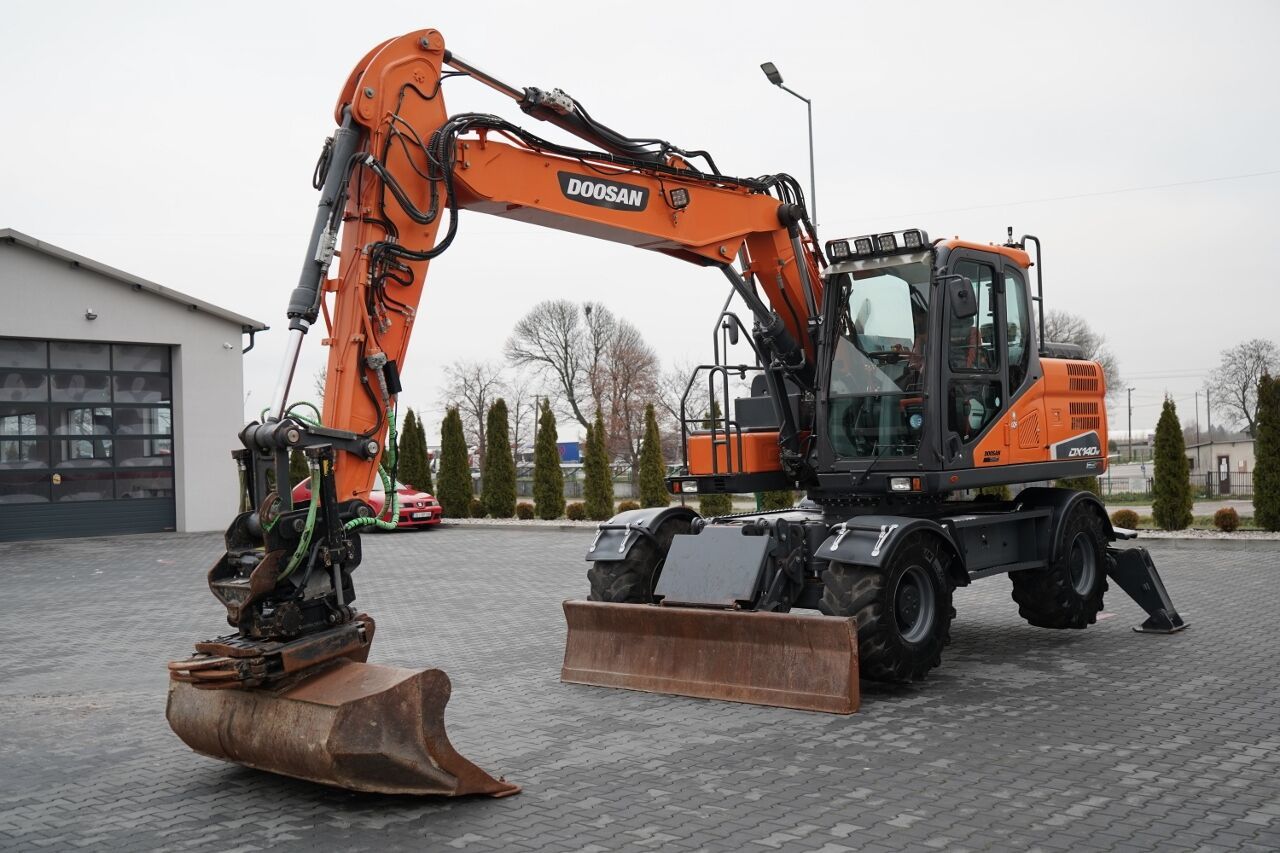 2019 Doosan DX140W Pelle sur roues