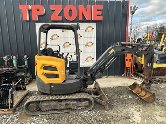 2017 Volvo ECR25D mini excavator, side view 2017 Volvo ECR25D mini excavator, side view