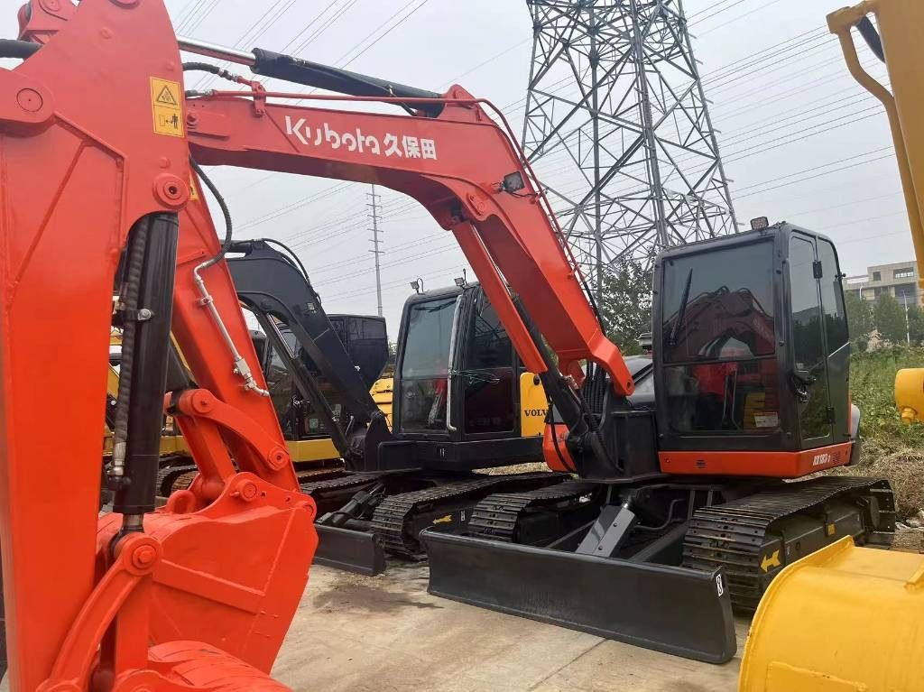 2025 Kubota 183 crawler excavator, side view 2025 Kubota 183 crawler excavator, side view