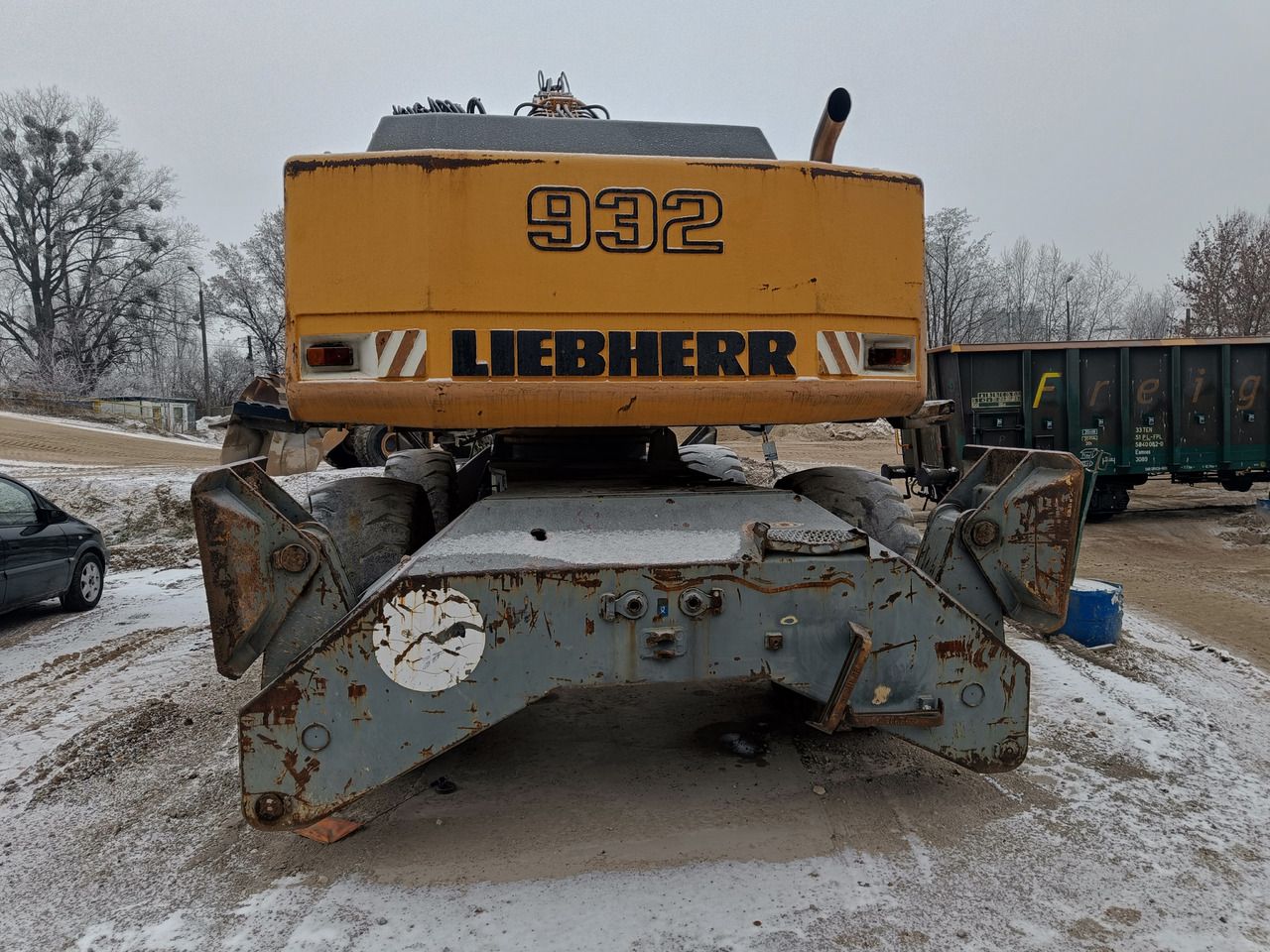 2000 Liebherr 932 material handler, rear view 2000 Liebherr 932 material handler, rear view