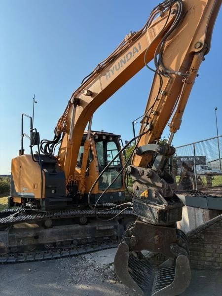 2014 Hyundai R145LCR-9A crawler excavator, front three-quarter view