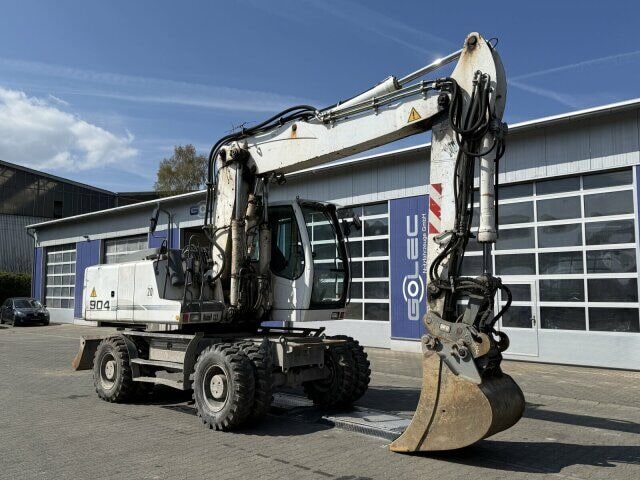2010 Liebherr A904 C LITRONIC wheel excavator, side view