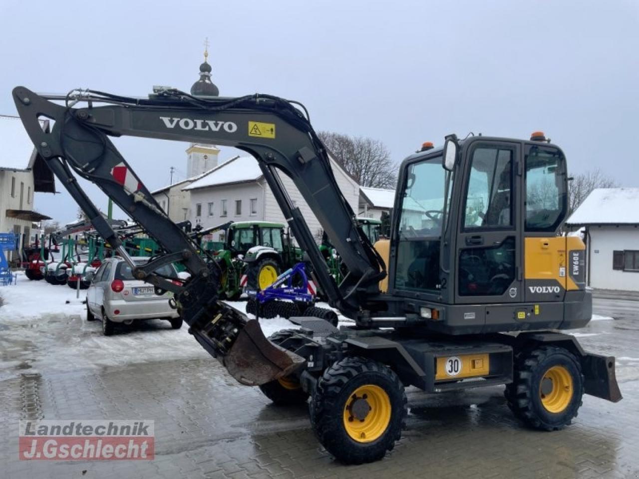 2016 Volvo EW60E wheel excavator side view 2016 Volvo EW60E wheel excavator side view