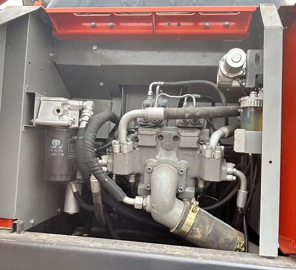 2018 Hitachi ZX200-3 engine compartment view 2018 Hitachi ZX200-3 engine compartment view