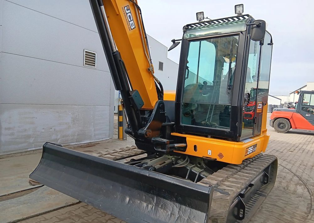 2021 JCB 86C-2 crawler excavator, front three-quarter view 2021 JCB 86C-2 crawler excavator, front three-quarter view