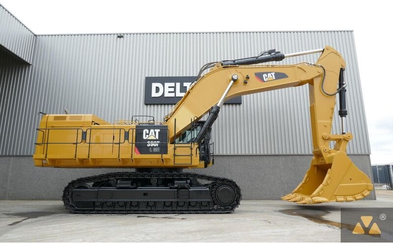 2014 Caterpillar 390FLME crawler excavator, side view