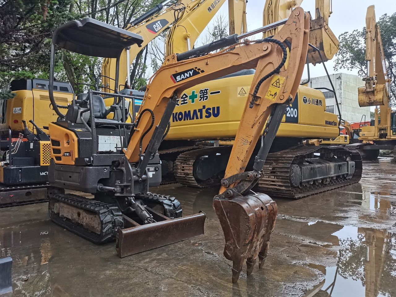 2016 Sany SY16C crawler excavator, front three-quarter view