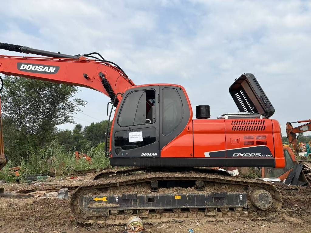 2024 Doosan DX225LC-9C crawler excavator side view 2024 Doosan DX225LC-9C crawler excavator side view