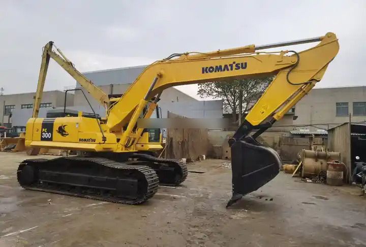 2020 Komatsu PC300-7 crawler excavator, side view