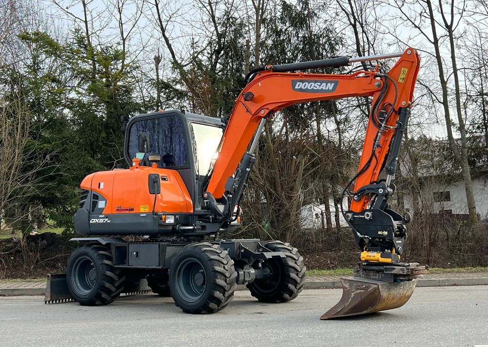 2017 Doosan DX57W wheel excavator, side view