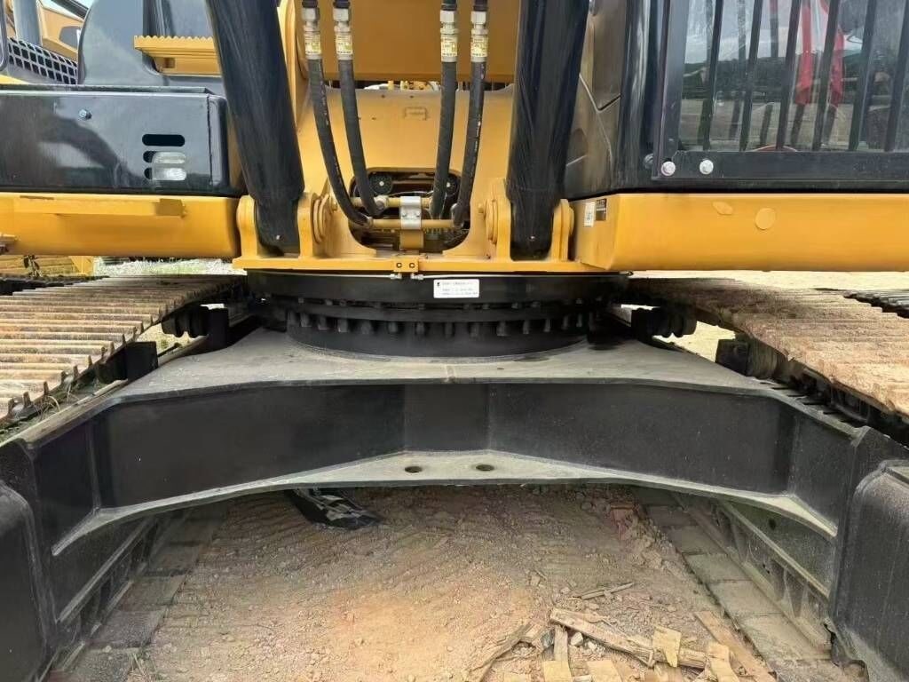 2025 Caterpillar 330 crawler excavator swing bearing view