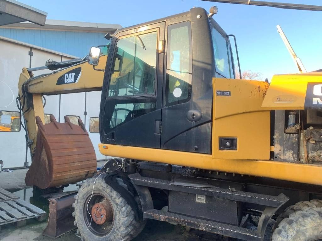 2011 Caterpillar M318D wheel excavator side view 2011 Caterpillar M318D wheel excavator side view