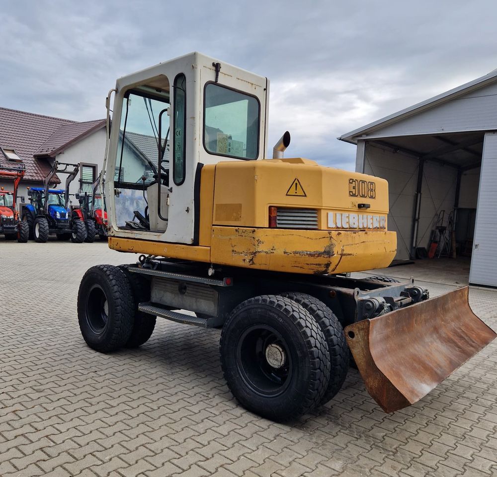 1999 Liebherr 308 wheel excavator, rear three-quarter view