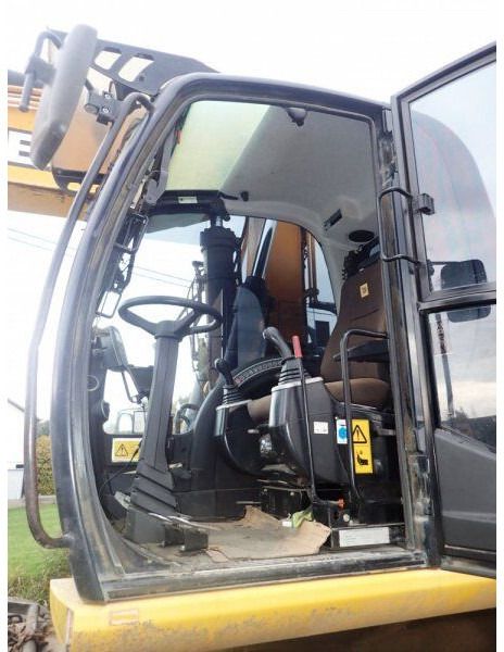 2011 JCB JS160W wheel excavator cab interior view