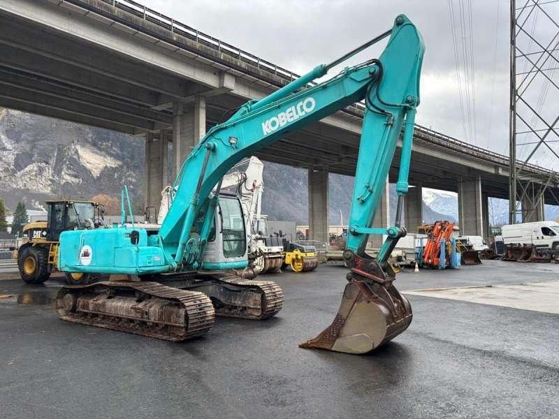 2000 Kobelco SK210NLC-6 crawler excavator, side view