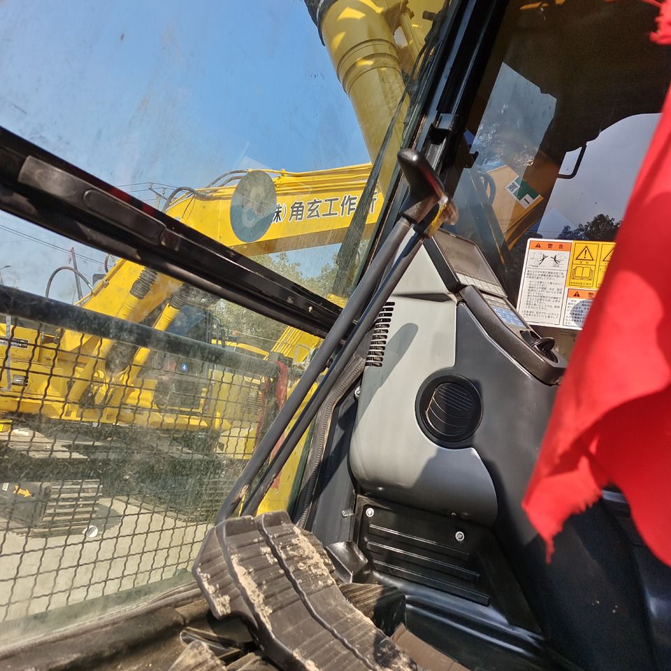 Escavatore cingolato Komatsu PC200-8 del 2023, vista interna