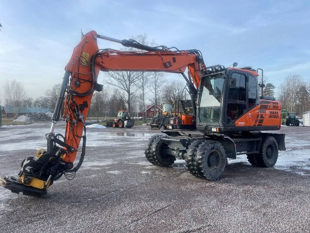 2016 Doosan DX140W-5 wheel excavator side view 2016 Doosan DX140W-5 wheel excavator side view