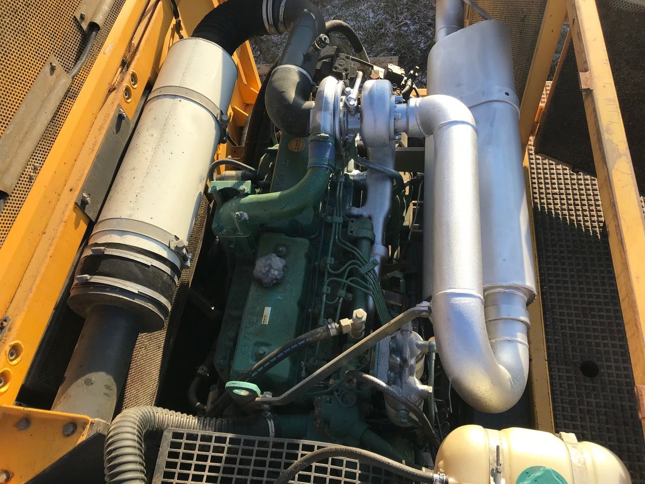 Åkerman EC300 crawler excavator engine compartment view Åkerman EC300 crawler excavator engine compartment view