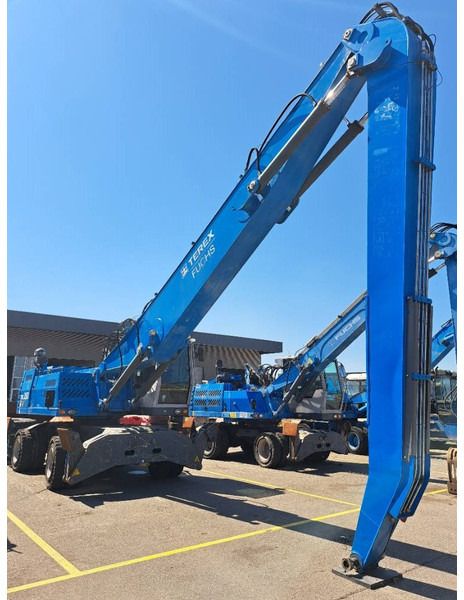 2006 Fuchs MHL350D material handler, side view 2006 Fuchs MHL350D material handler, side view