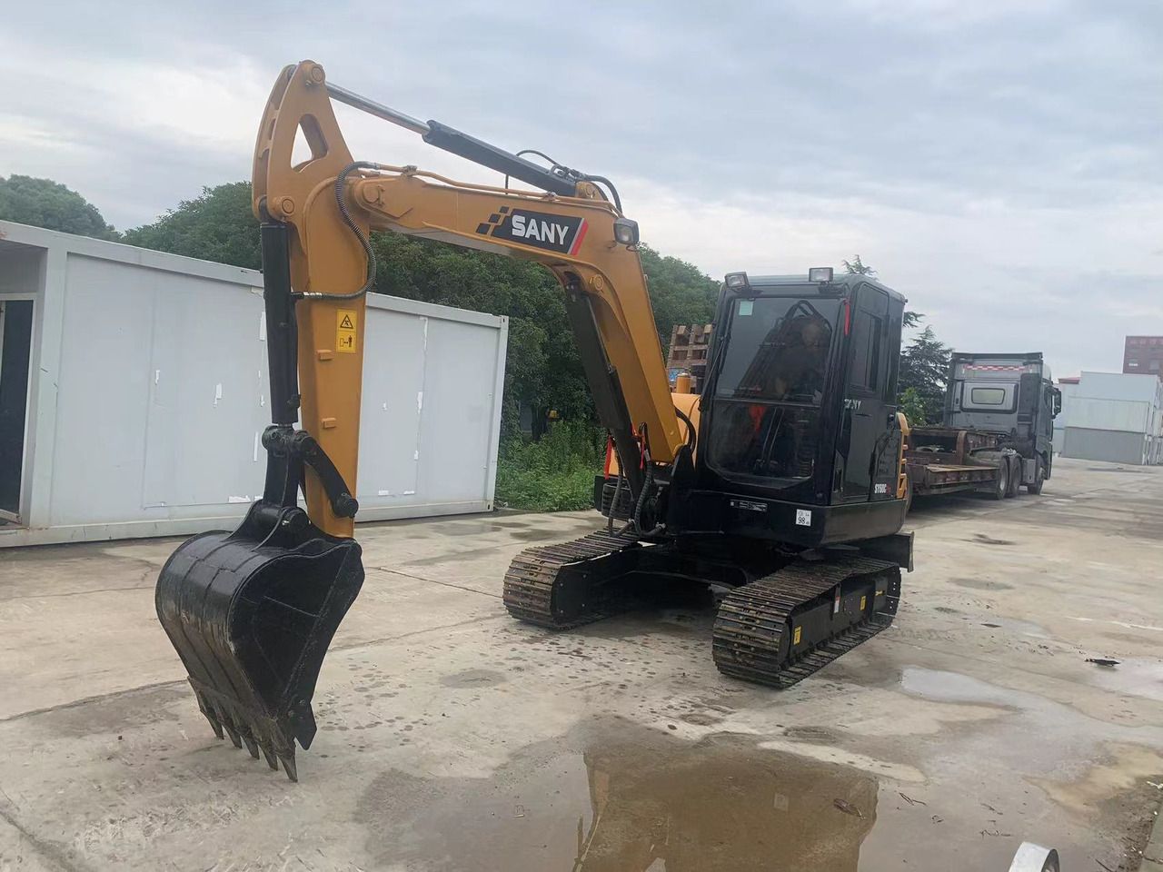 2023 Sany SY60C crawler excavator, front three-quarter view 2023 Sany SY60C crawler excavator, front three-quarter view